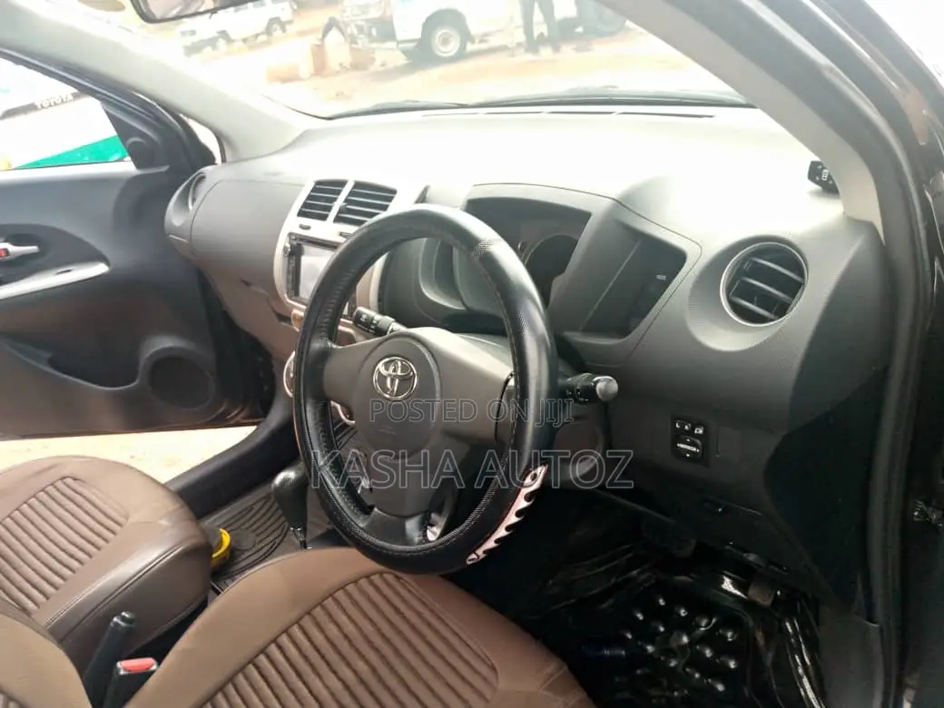 Toyota IST 2010 Black