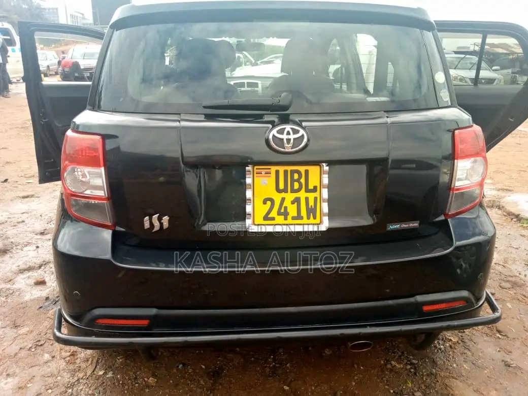Toyota IST 2010 Black