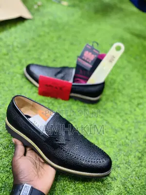 Classic Men's Casual Leather Oxfords in Stock