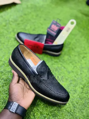 Classic Men's Casual Leather Oxfords in Stock