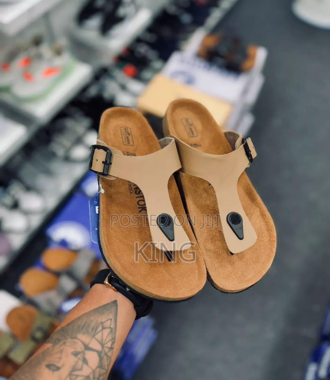 Confident Gizeh Birkenstock Sandals. Natural Leather