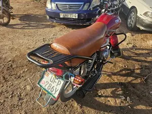 TVS HLX 125 2022 Red