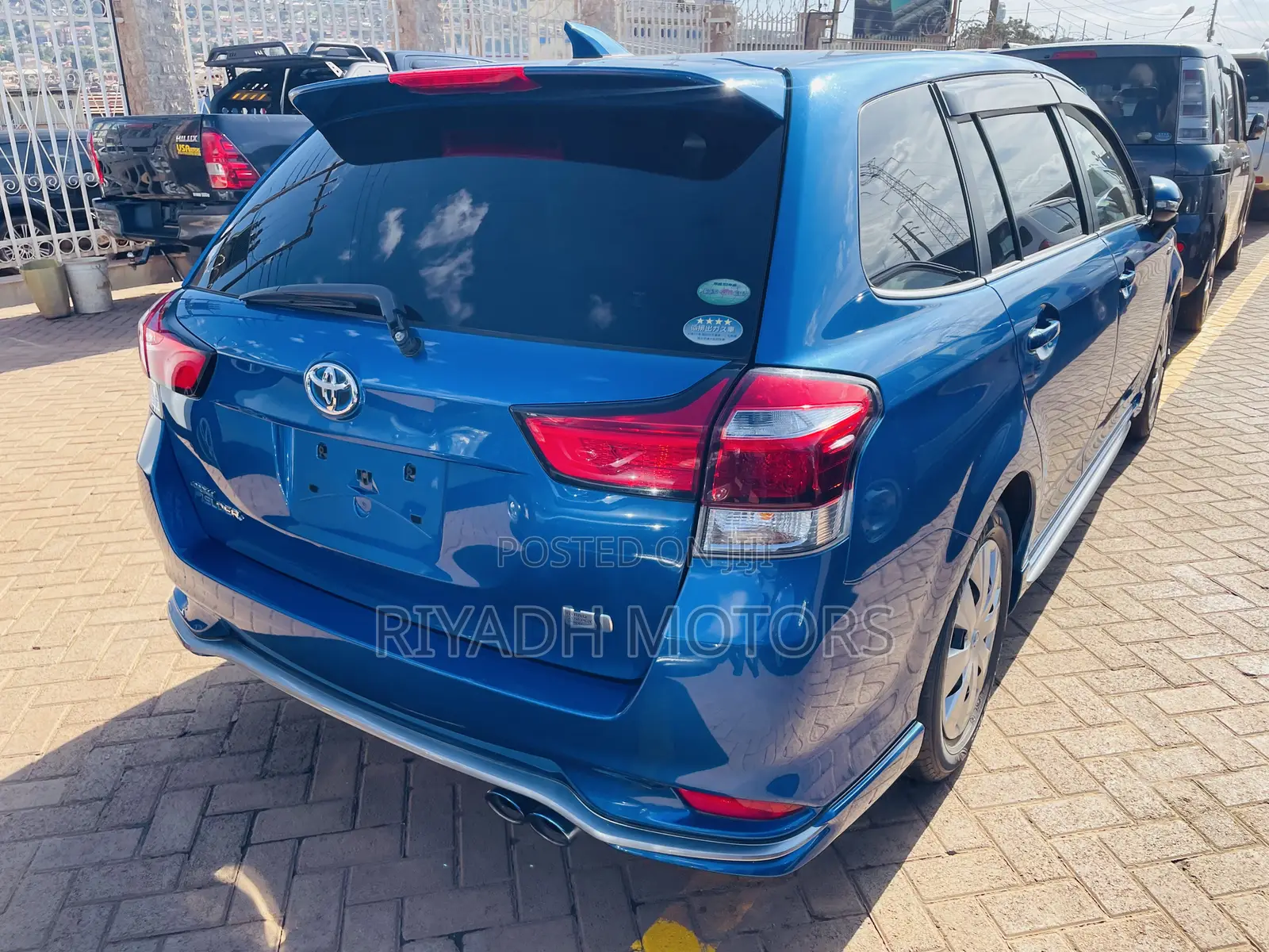 Toyota Corolla Fielder 1.5 Hybrid FWD 2015 Blue