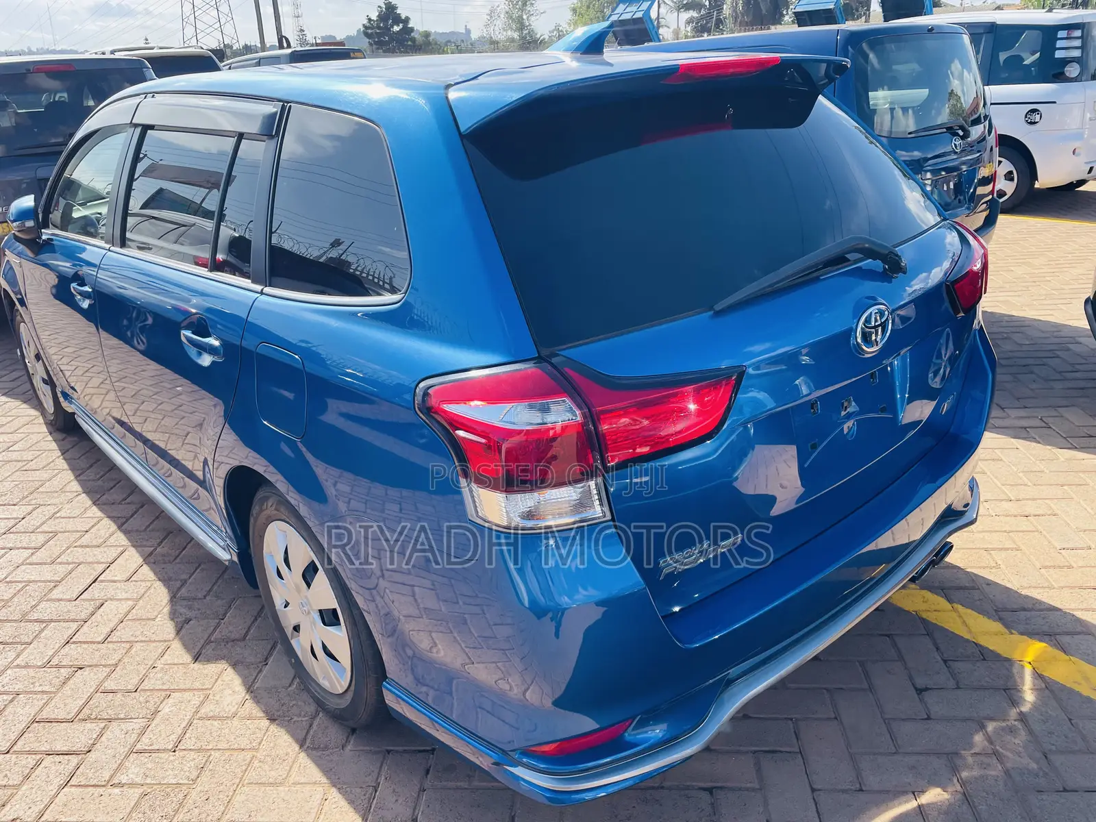 Toyota Corolla Fielder 1.5 Hybrid FWD 2015 Blue