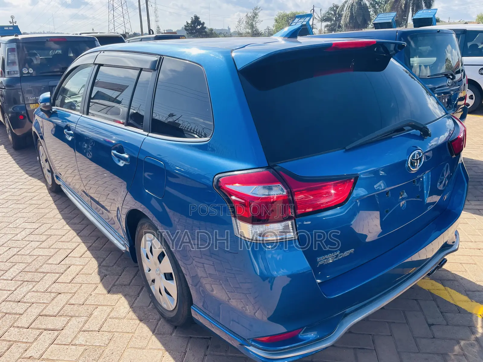 Toyota Corolla Fielder 1.5 Hybrid FWD 2015 Blue