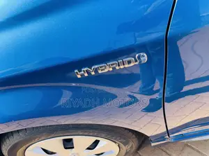 Toyota Corolla Fielder 1.5 Hybrid FWD 2015 Blue