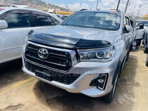 Toyota Hilux 2018 Silver