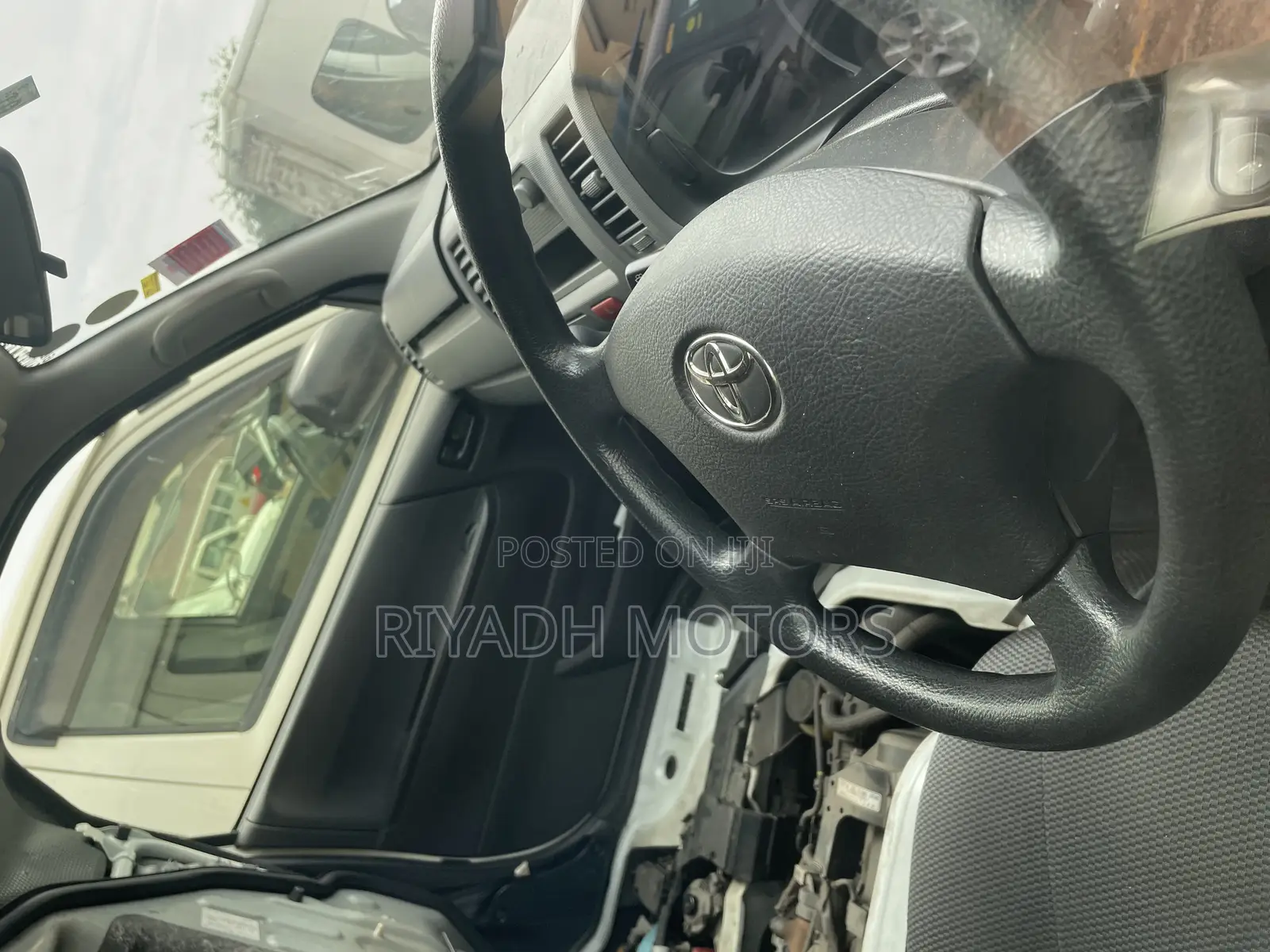 Toyota HiAce 2012 White