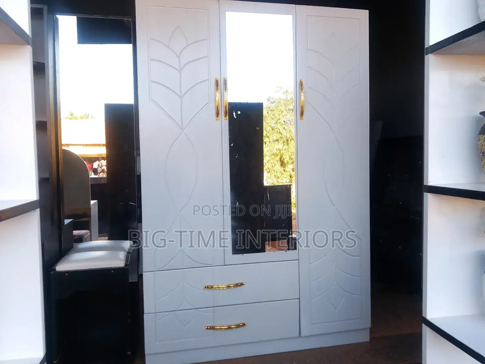 White Triple Door Wardrobe 4x6ft