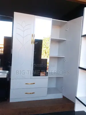 White Closet/Wardrobe 4*6ft