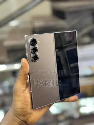 Photo - Samsung Galaxy Z Fold6 256 GB Gray