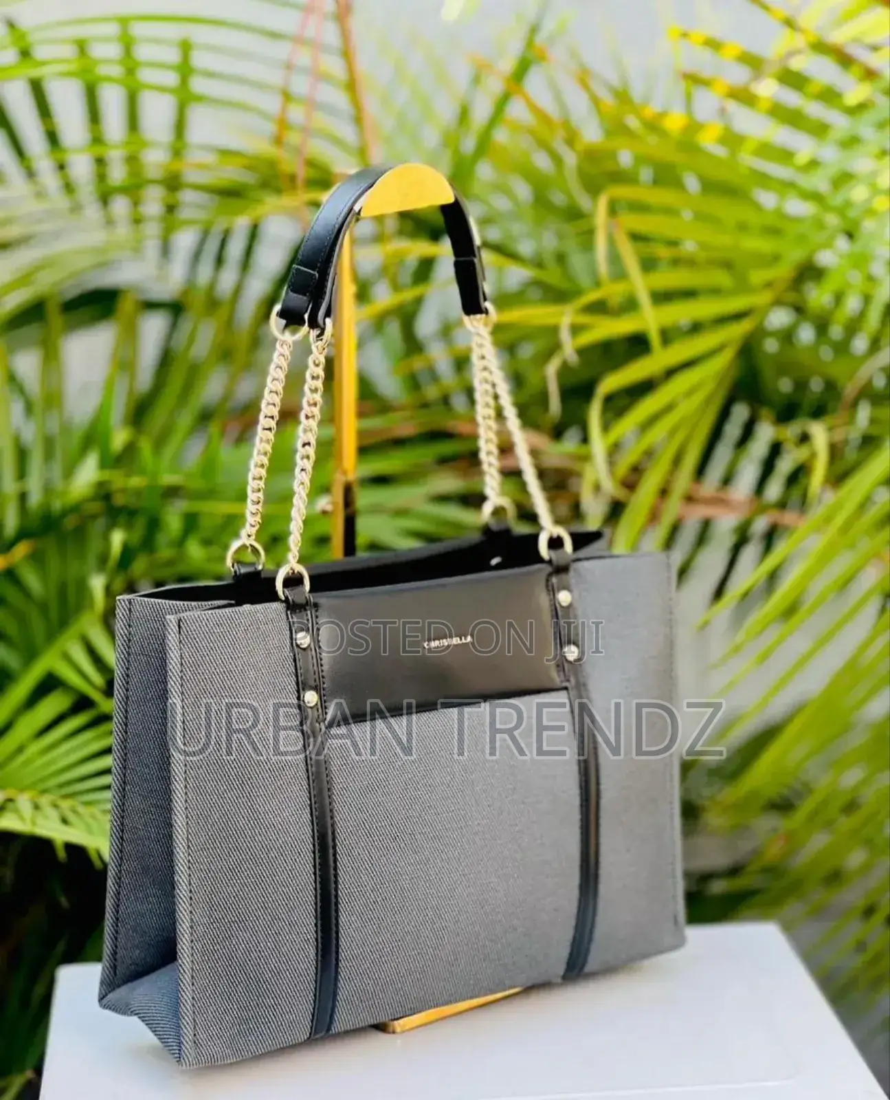 Classy Tote Hand Bags With Big Enough Space and Zip