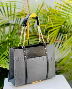 Classy Tote Hand Bags With Big Enough Space and Zip