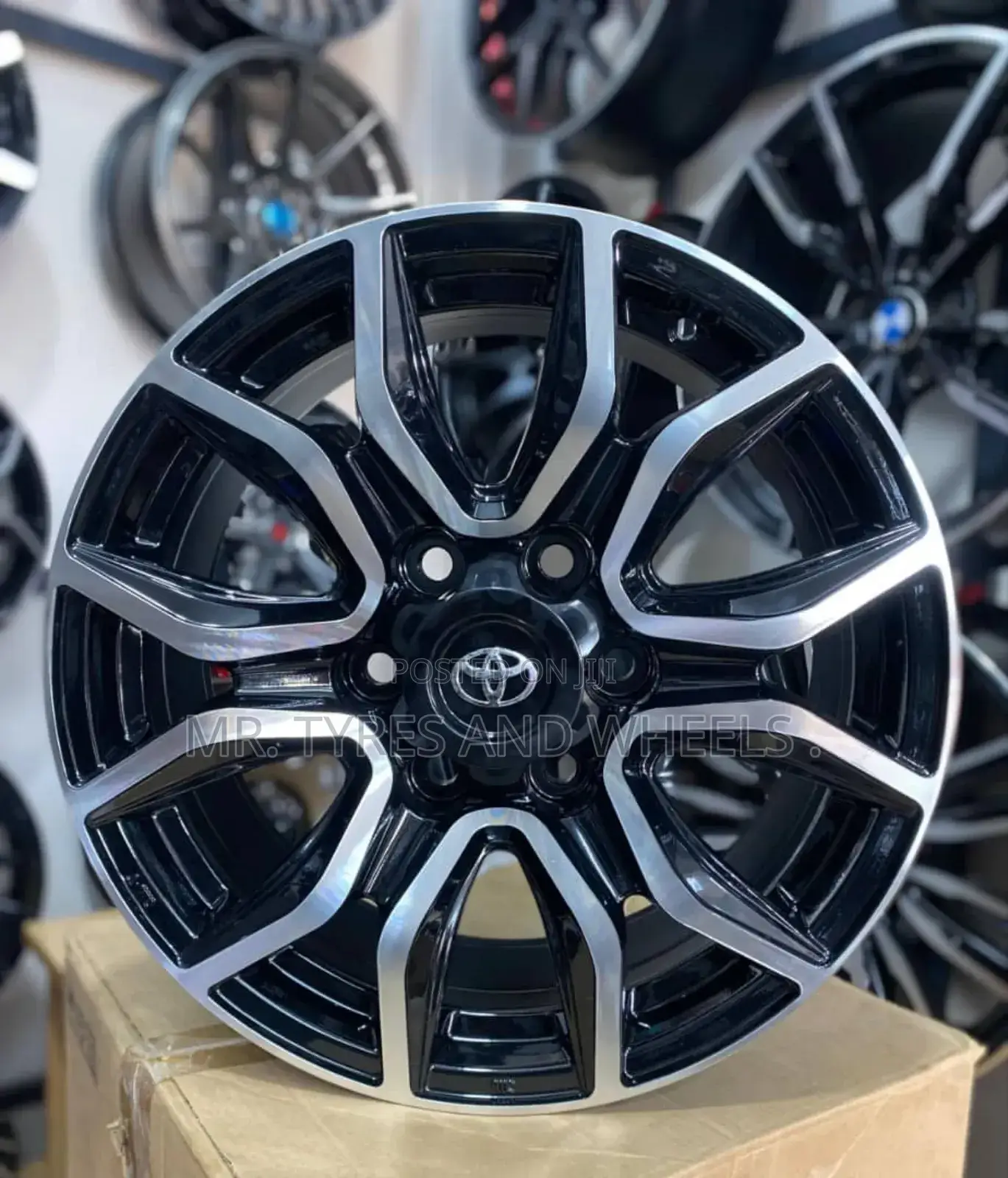 Fill Gd Wen U Lok at Ur Car.Its Size 17 and a Brand New Rims