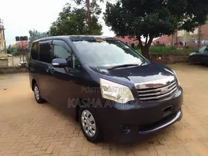 Toyota Noah 2011 Blue
