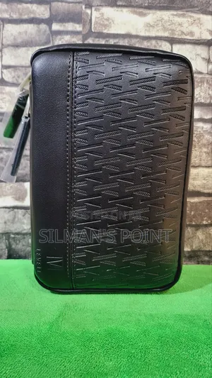 Levelo PU Leather Pouch Pochette With Hand Grip