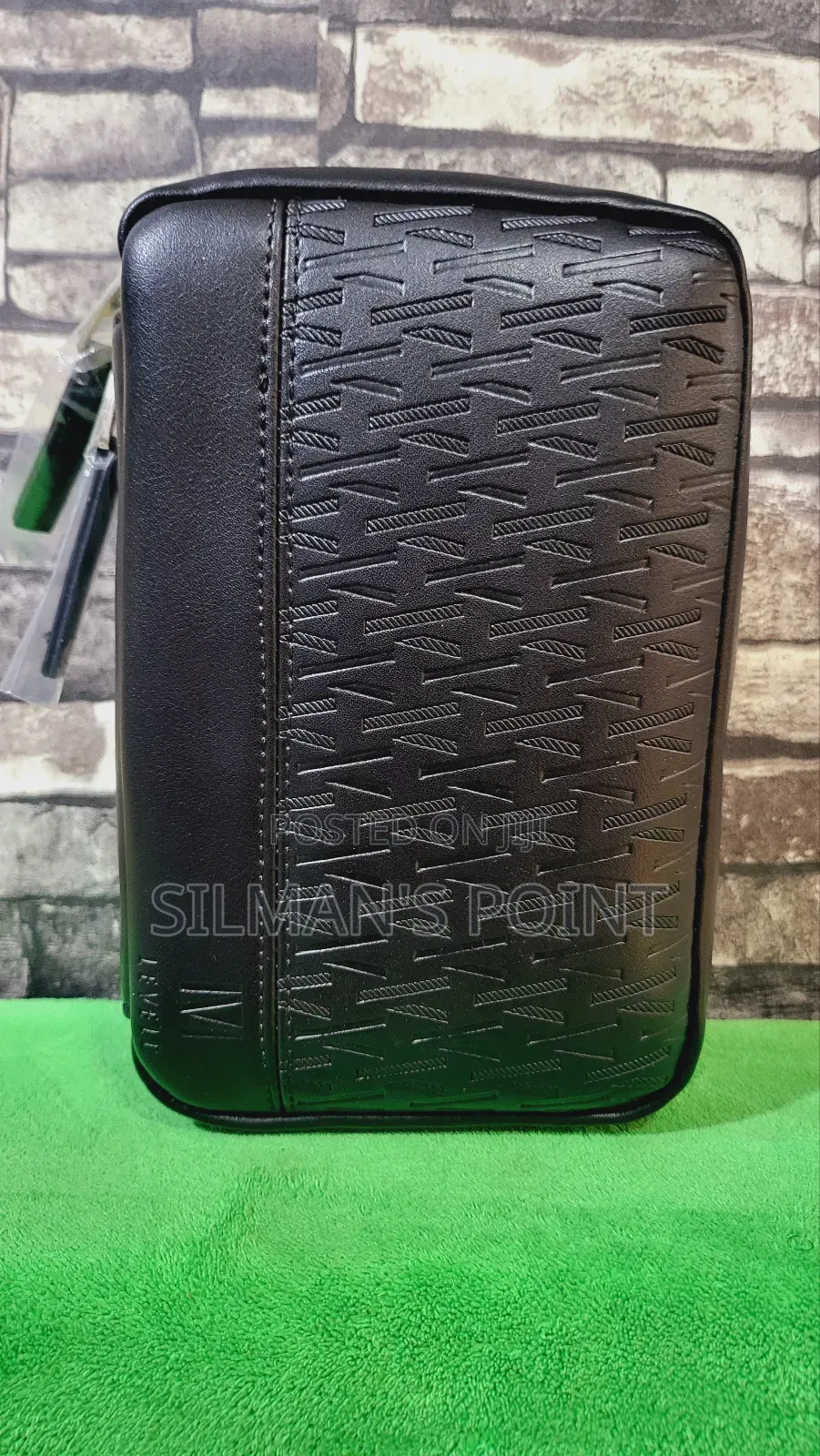 Levelo PU Leather Pouch Pochette With Hand Grip