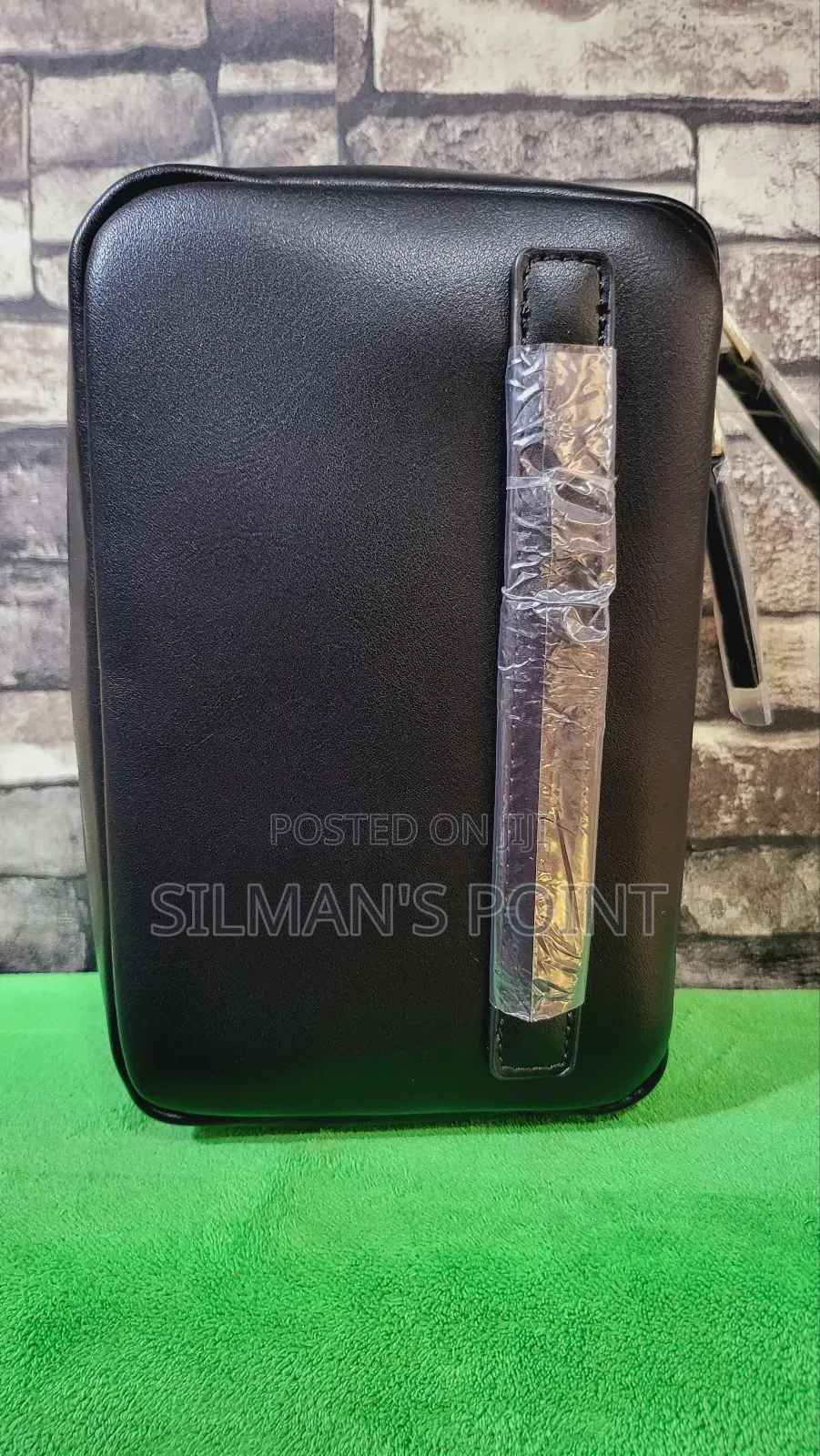 Levelo PU Leather Pouch Pochette With Hand Grip