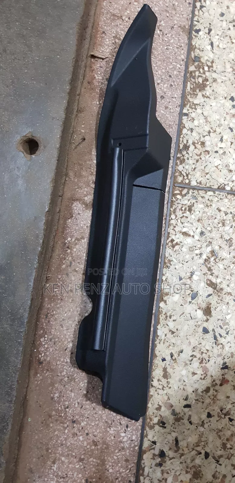 Hillux Revo Side Trim Mould