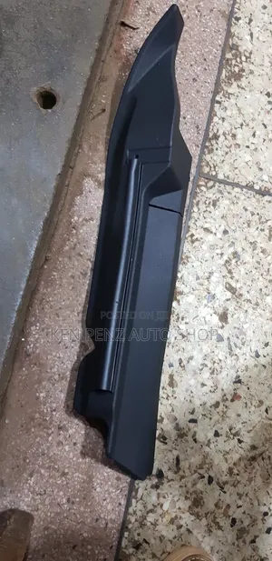 Hillux Revo Side Trim Mould