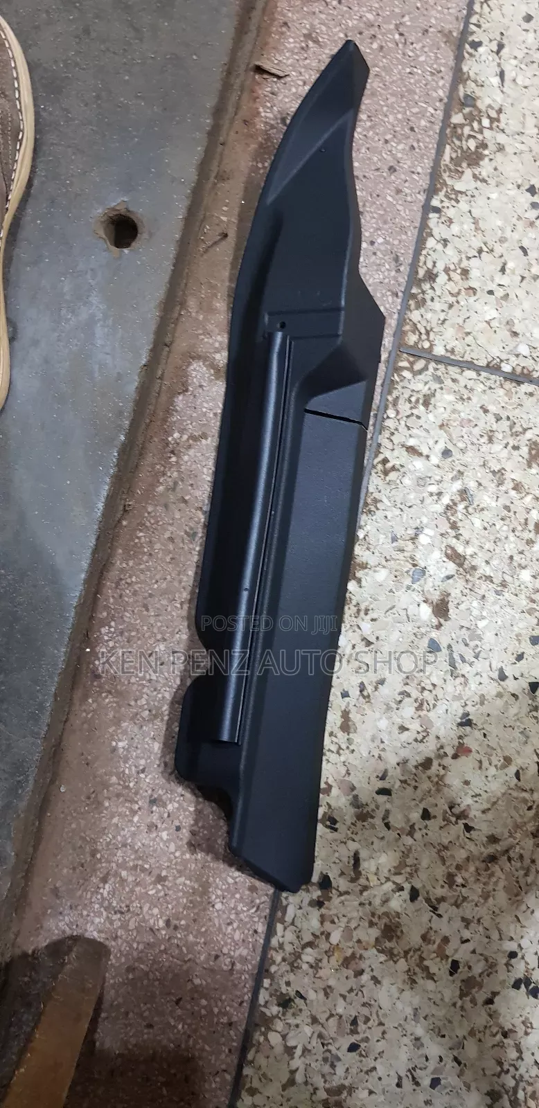 Hillux Revo Side Trim Mould