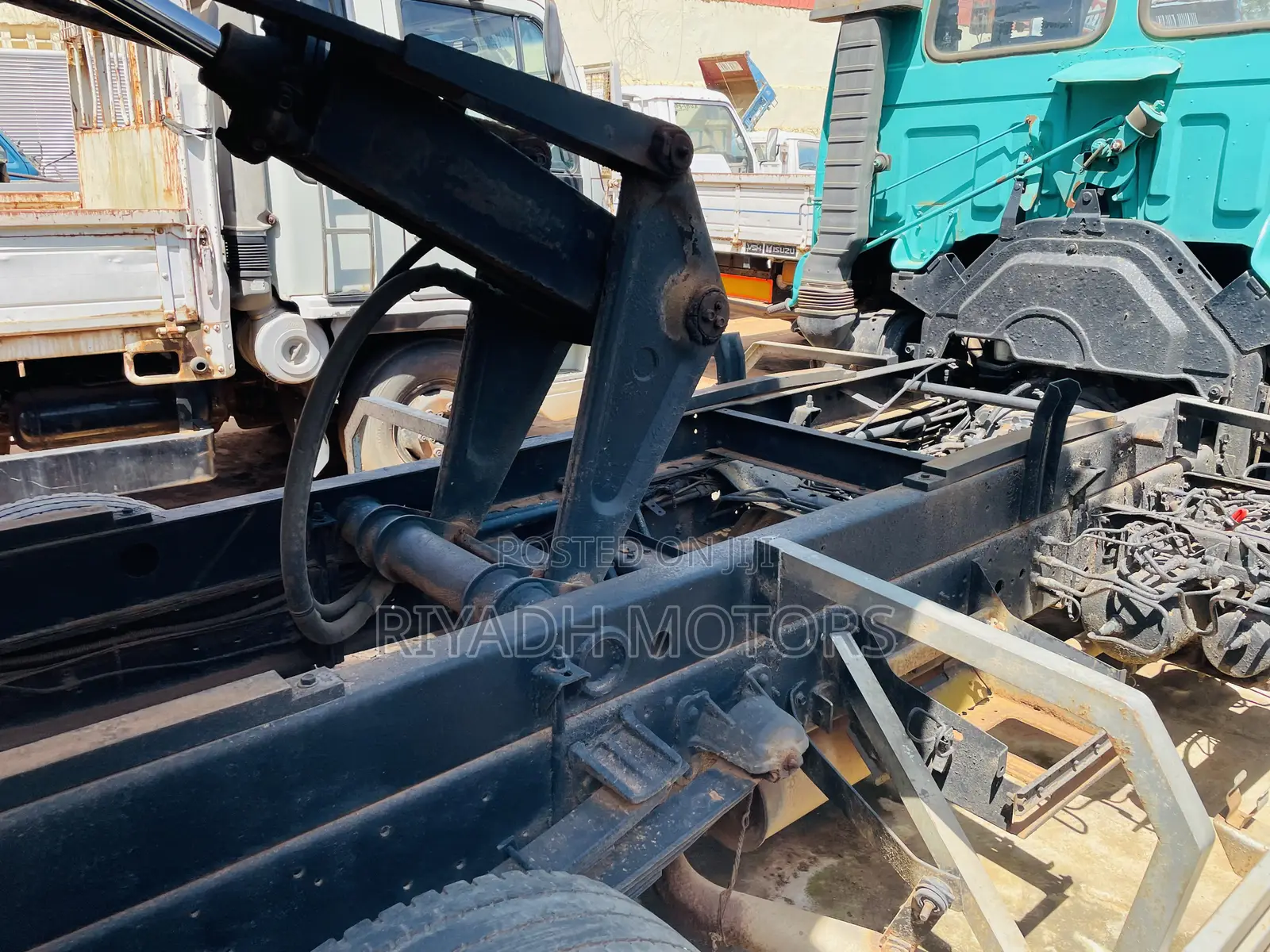 Isuzu Dumper 6HE1