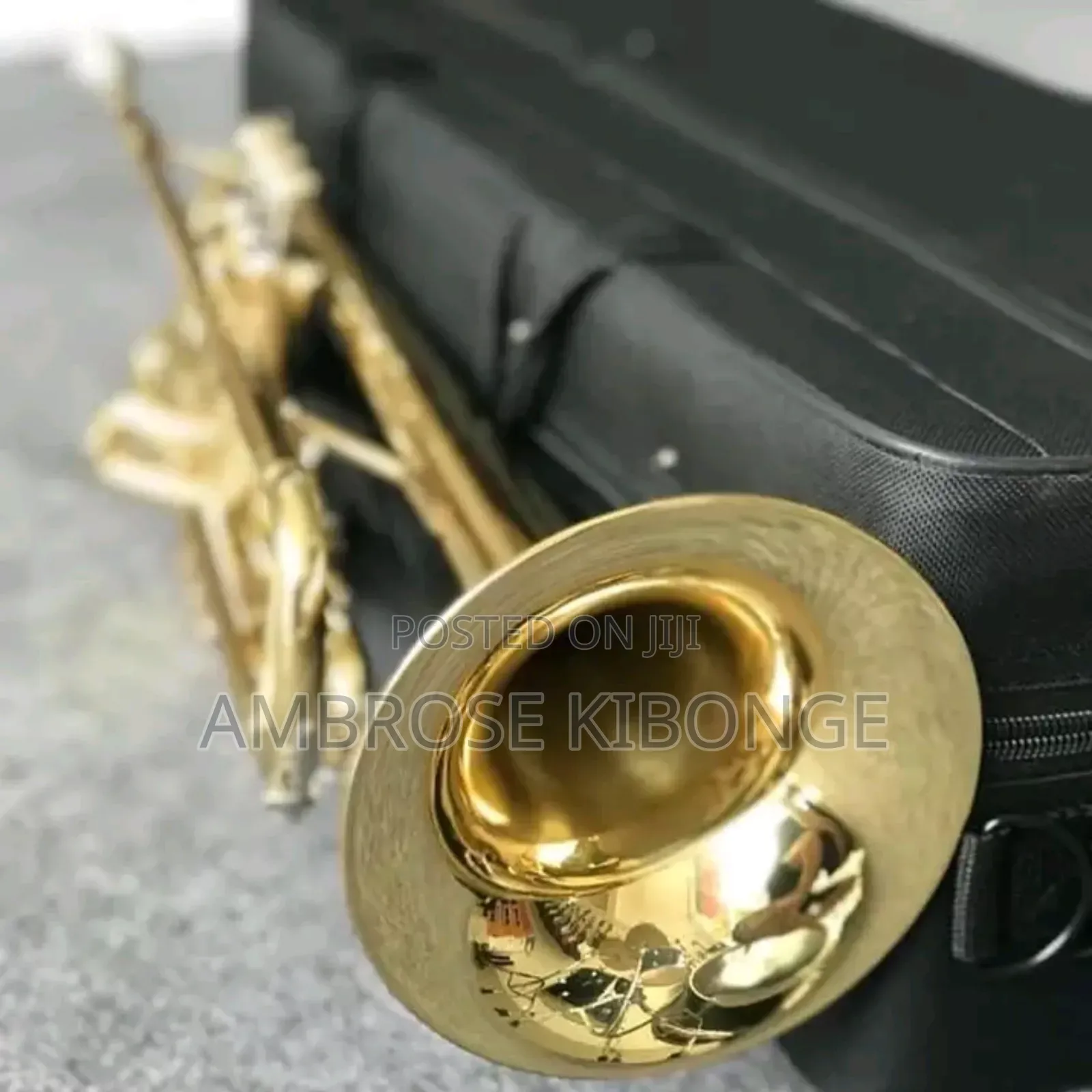 Original YAMAHA Professional Trumpet With FREE Accessories.