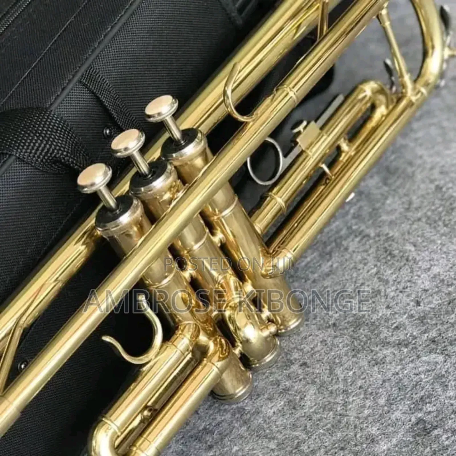 Original YAMAHA Professional Trumpet With FREE Accessories.
