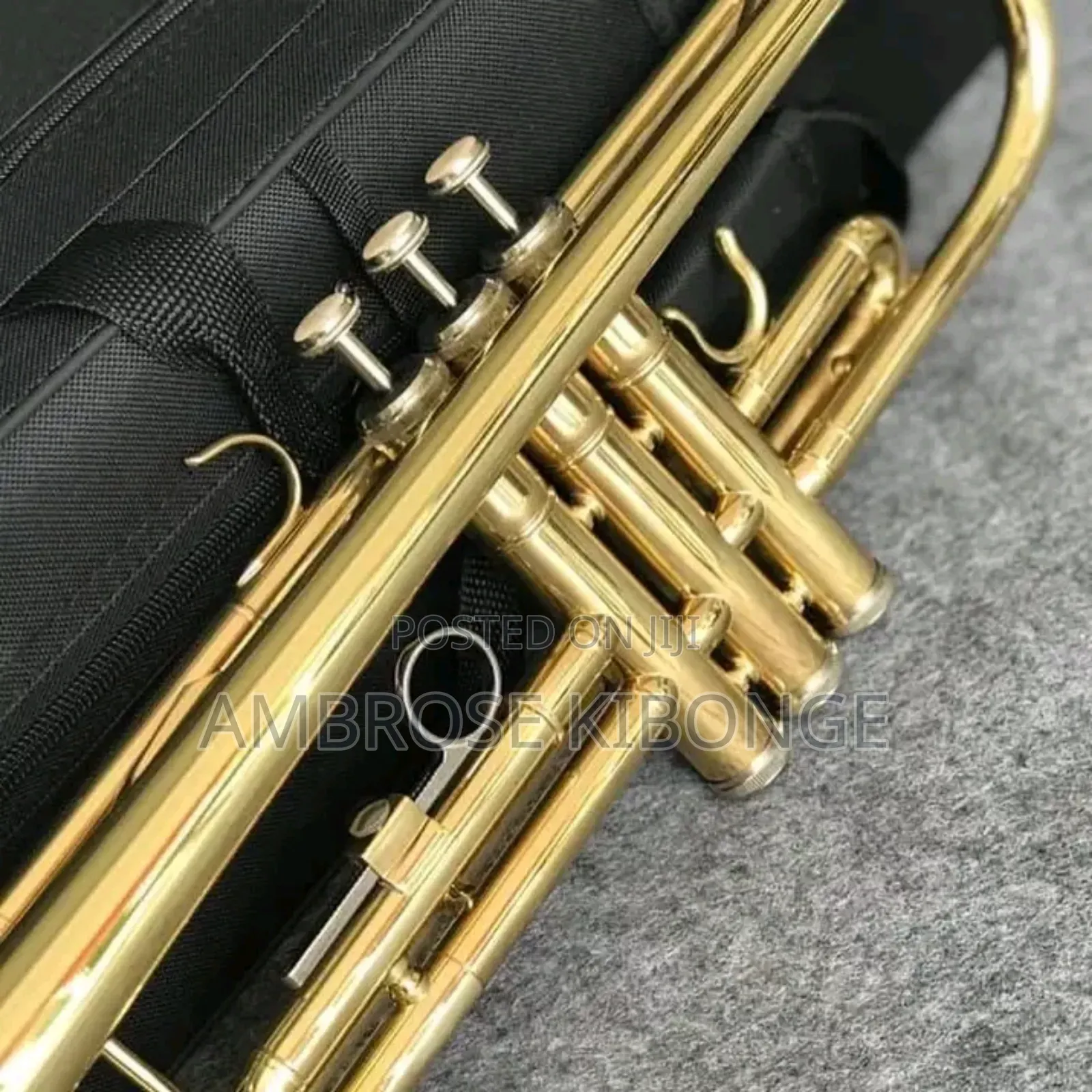Original YAMAHA Professional Trumpet With FREE Accessories.