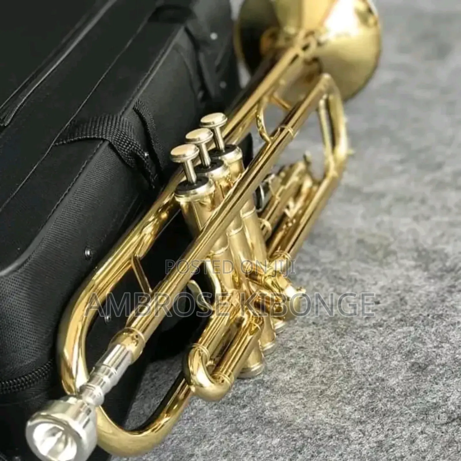 Original YAMAHA Professional Trumpet With FREE Accessories.