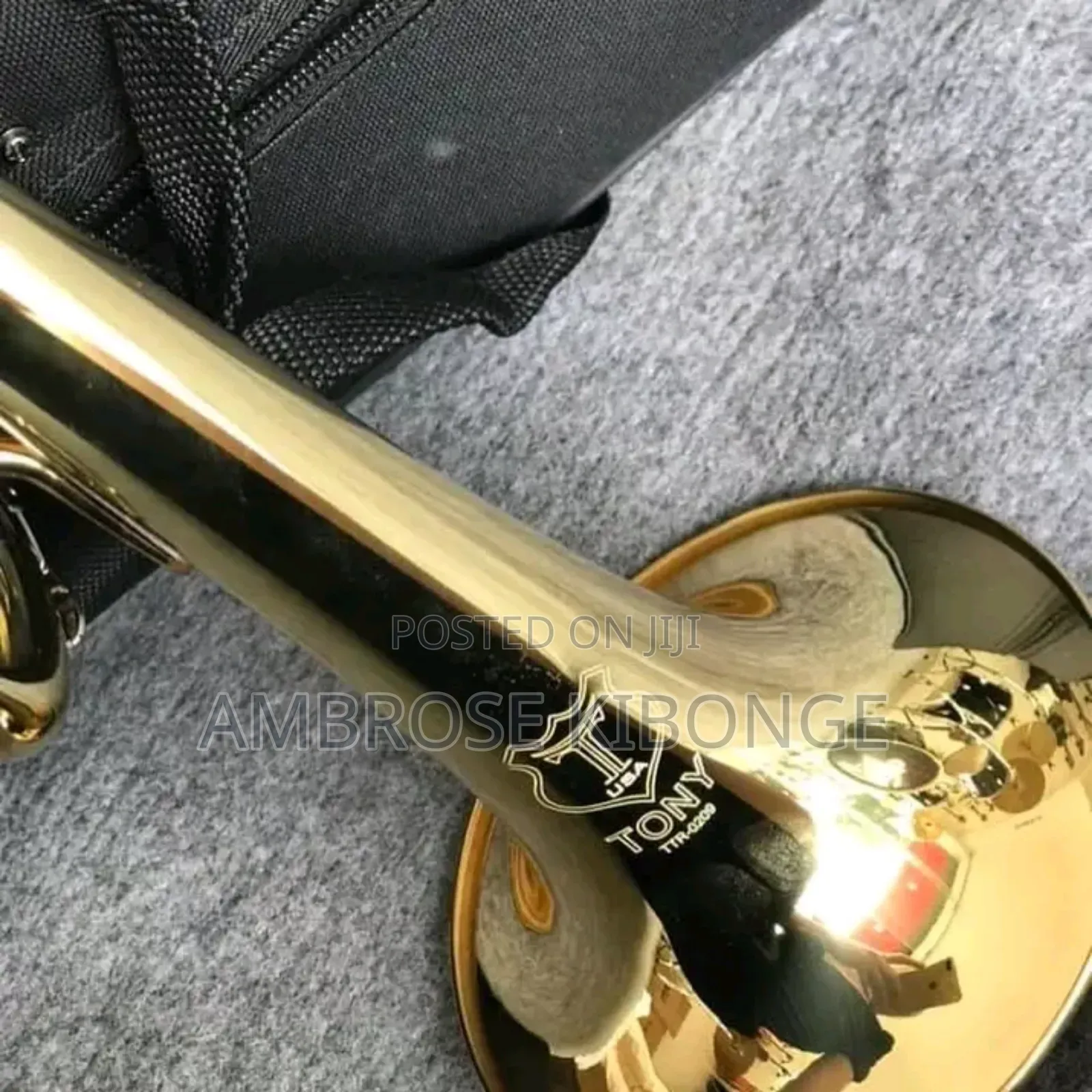 Original YAMAHA Professional Trumpet With FREE Accessories.