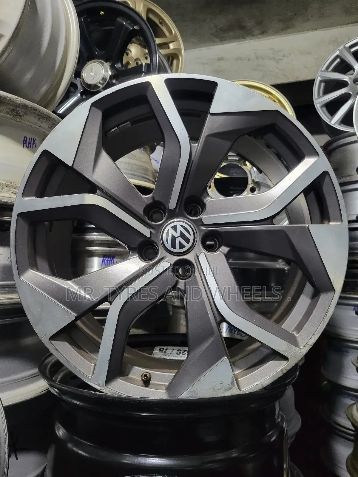 Expert in Car Rims and Tires.Size 19 and It's a Set.