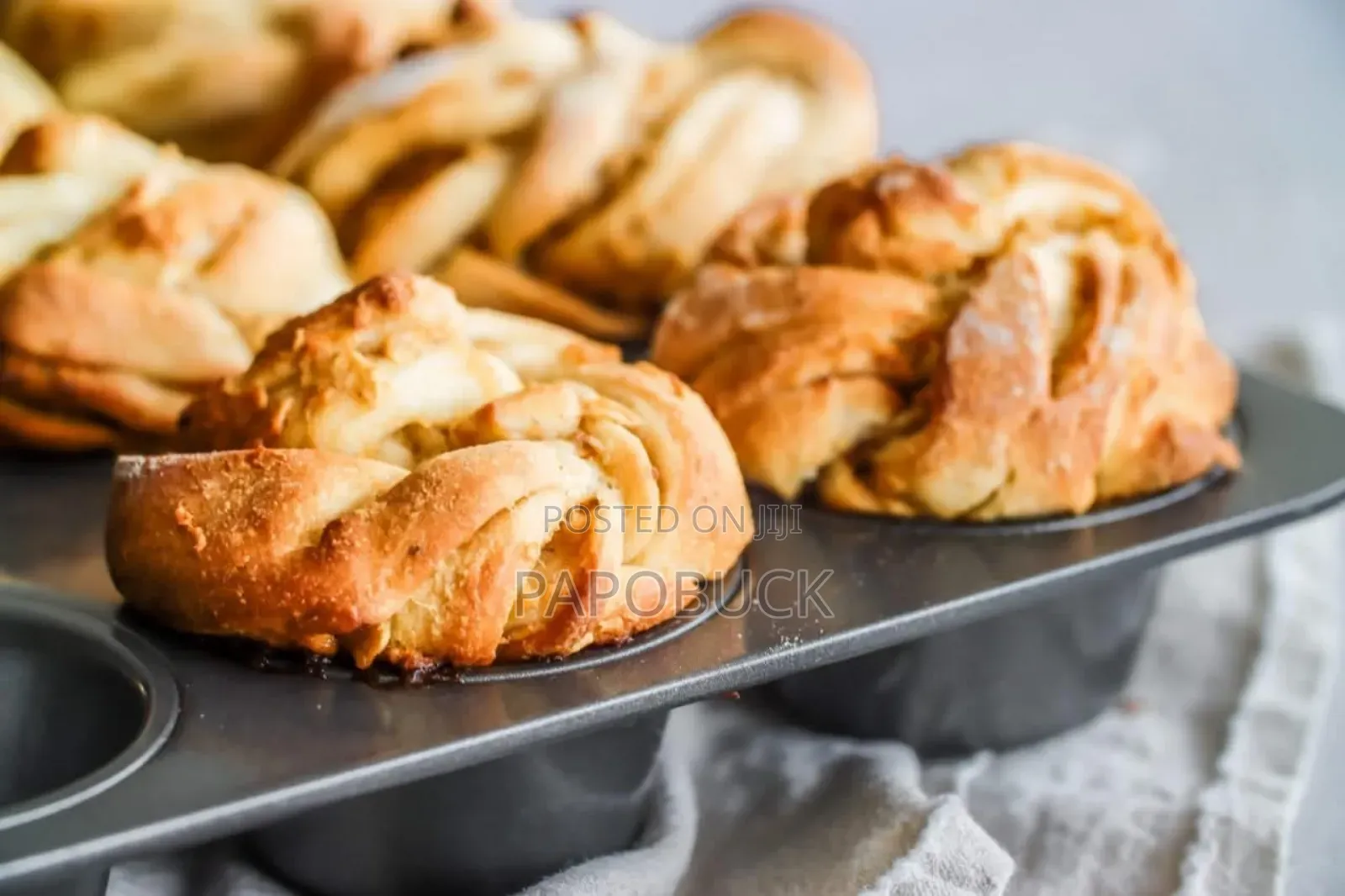 12 Holes Muffin Tray