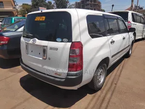 Photo - Toyota Succeed 2008 Off white