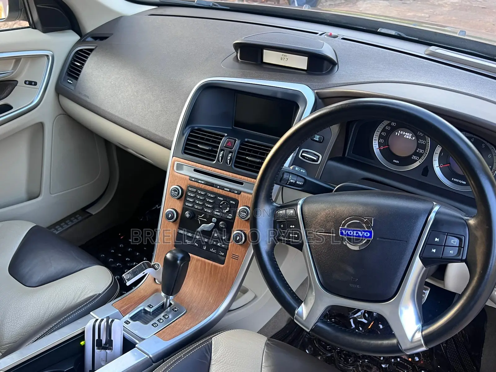Volvo XC60 2011 Brown