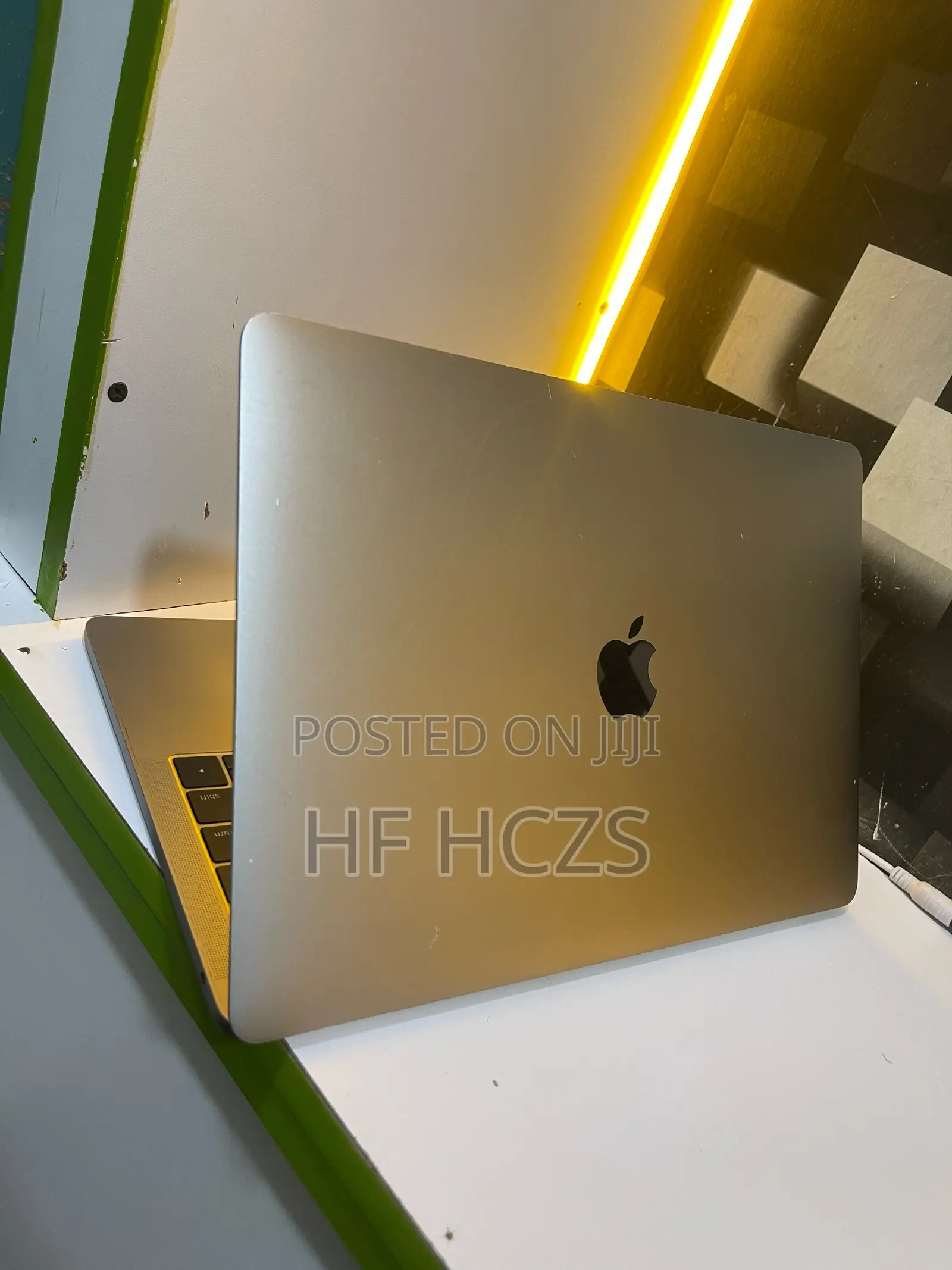 Laptop Apple MacBook Pro 2017 16GB Intel Core i5 SSHD (Hybrid) 256GB