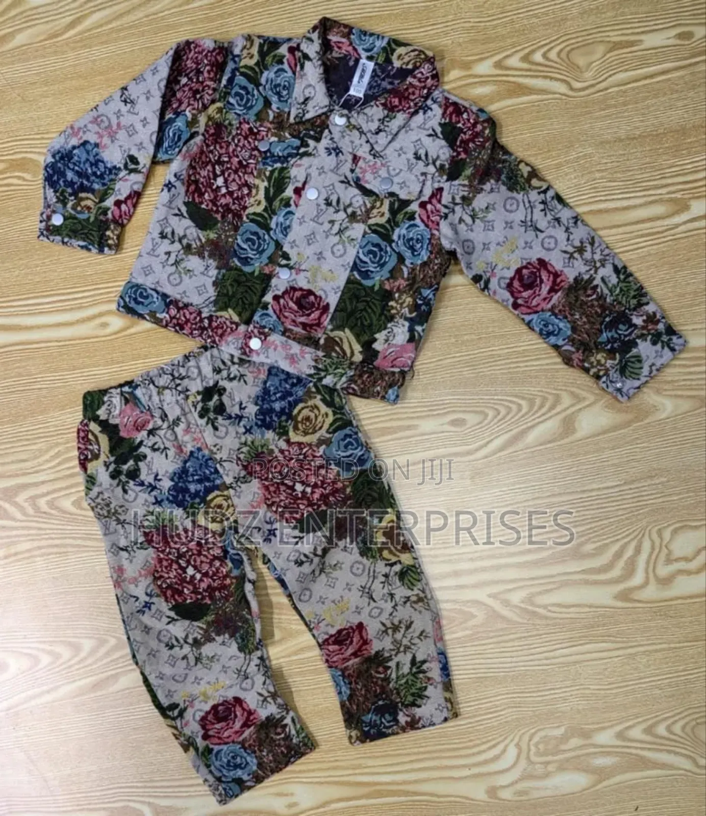 Kids 2pc Swagger Out Fits With Flowers