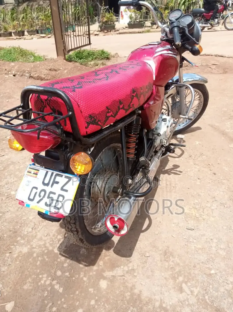 Bajaj Boxer 100 2023 Red