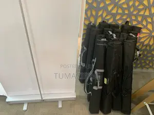 Pre Owned Retractable Roller Banner Stands