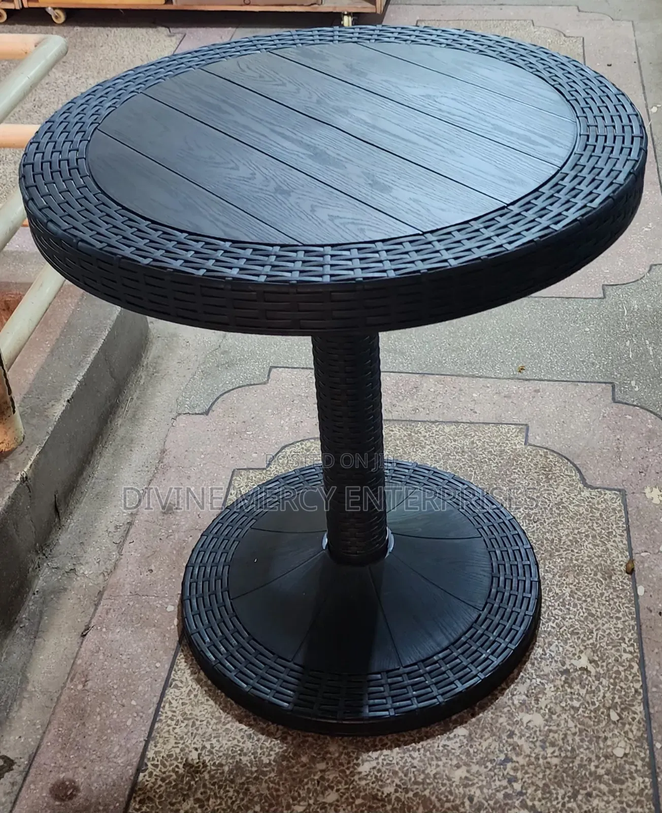 Removable Round Table