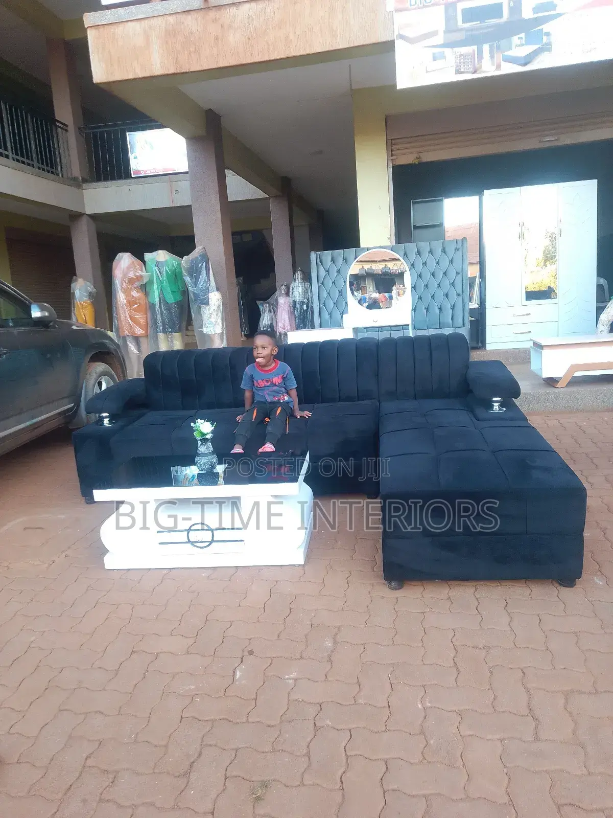Trendy Black L Sofa Set