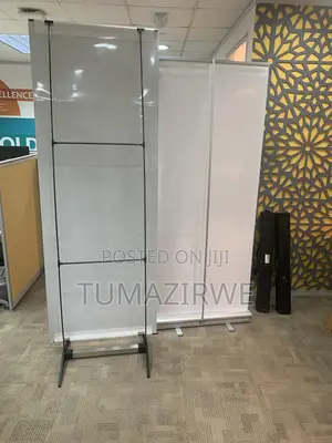 Pre Owned Retractable Roller Banner Stands
