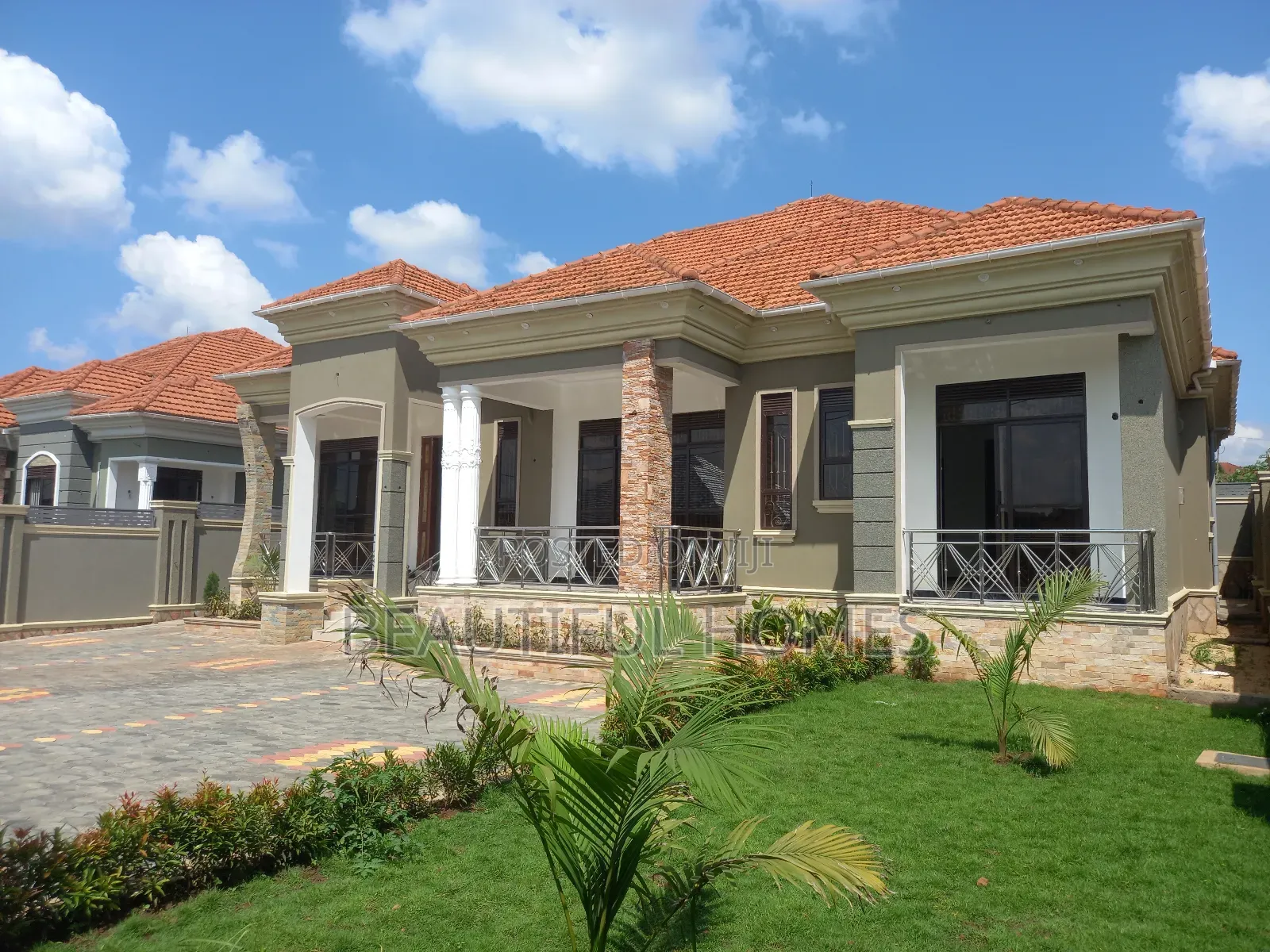 Furnished 5bdrm Bungalow in Kira for sale