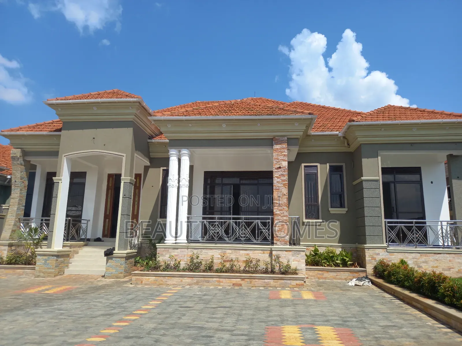 Furnished 5bdrm Bungalow in Kira for sale