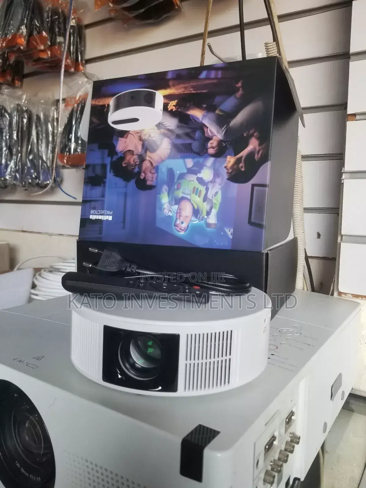 Smart Projector (Youtube, Netflix, Google Play Store)