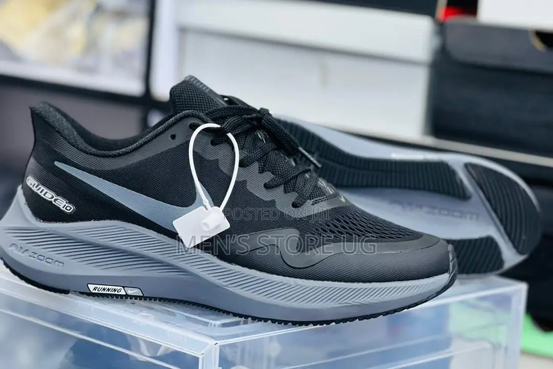Nike Air Zoom Guide 10 Running Sports Shoes