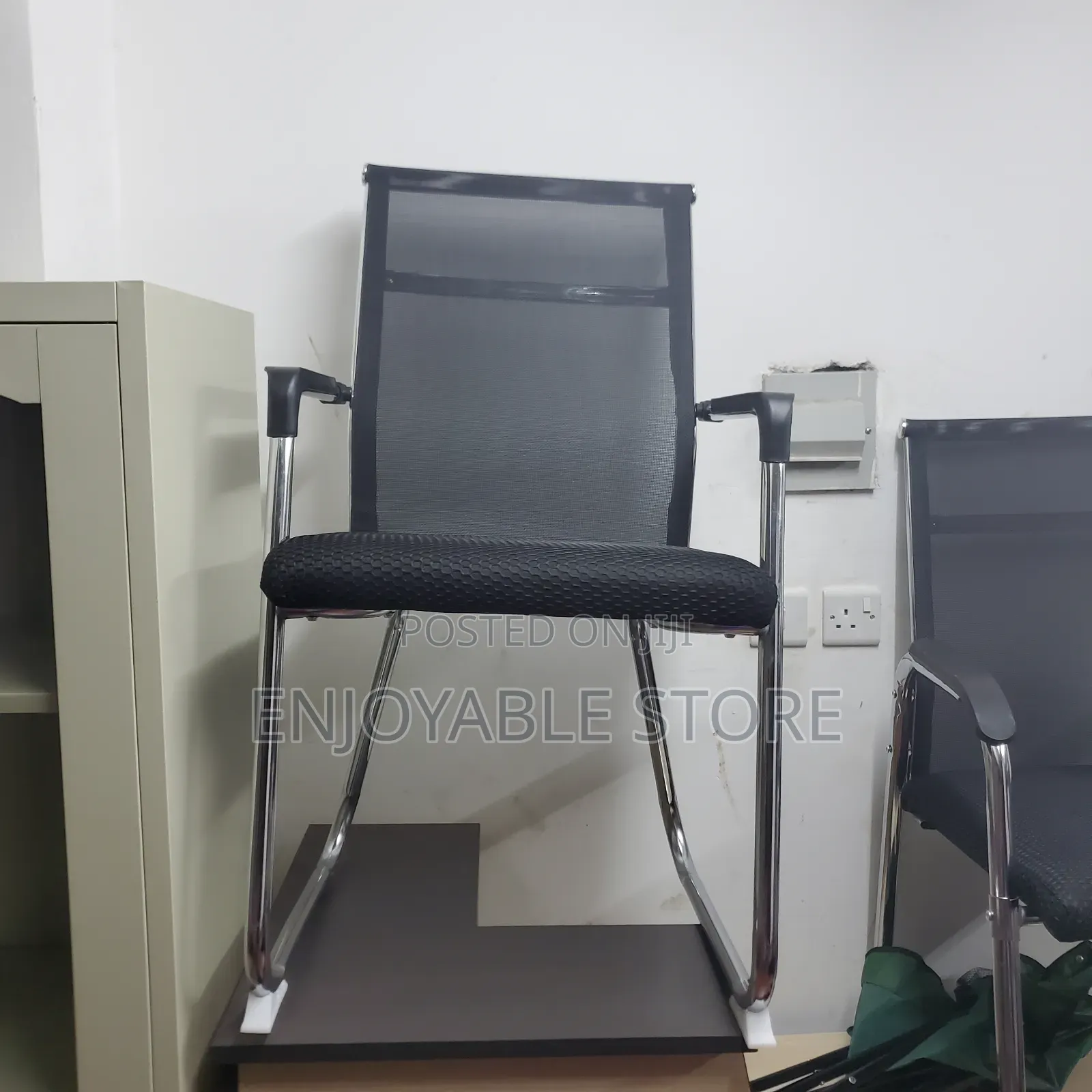 Waiting Chairs Single