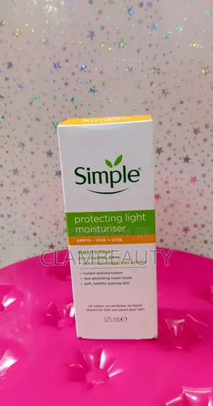 Simple Protecting Light Moisturizer SPF 15