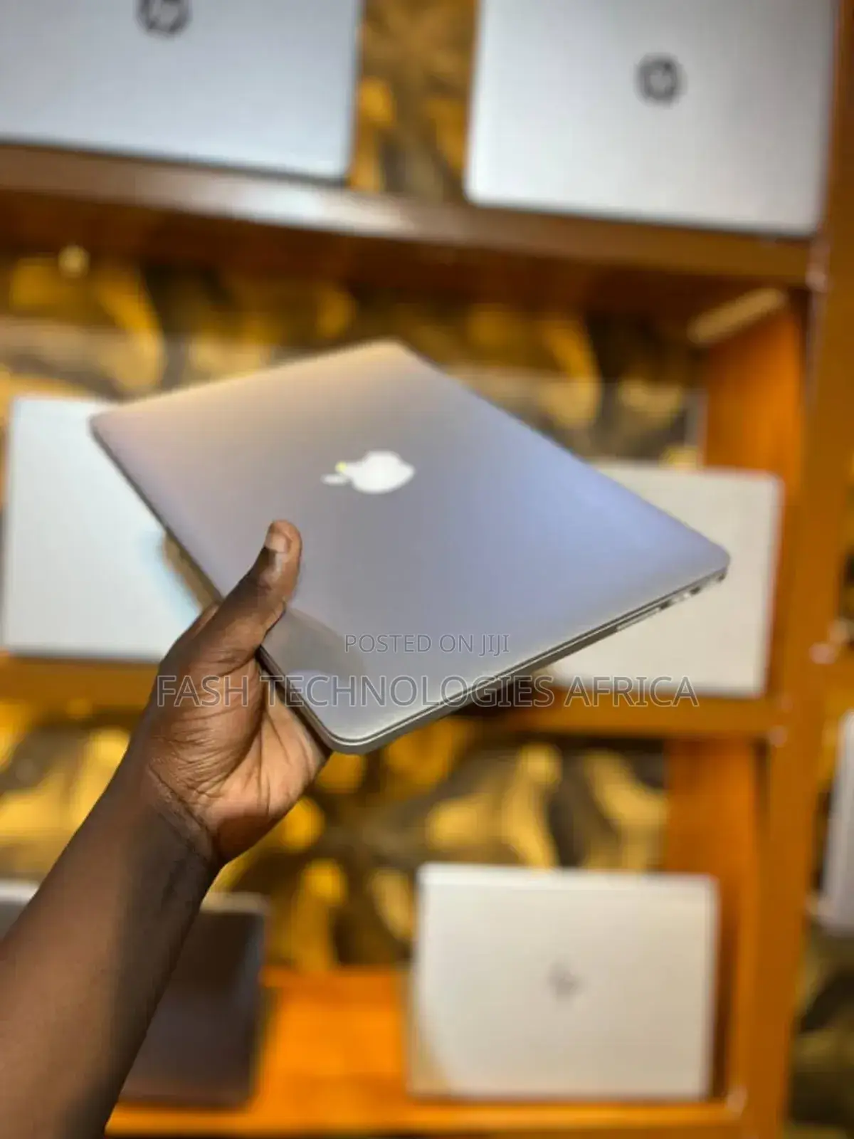 New Laptop Apple MacBook Pro 16GB Intel Core I5 SSD 256GB