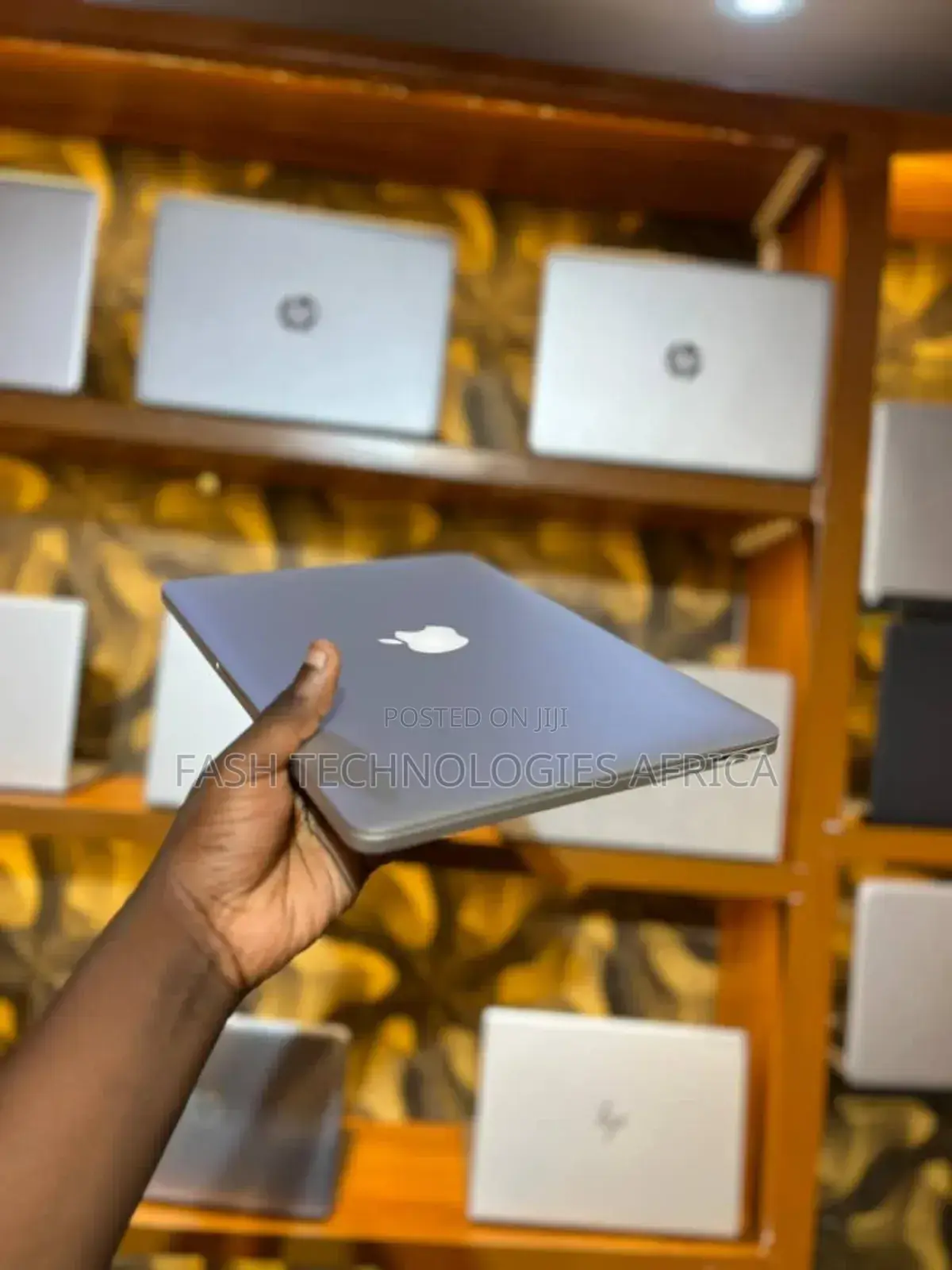 New Laptop Apple MacBook Pro 16GB Intel Core I5 SSD 256GB